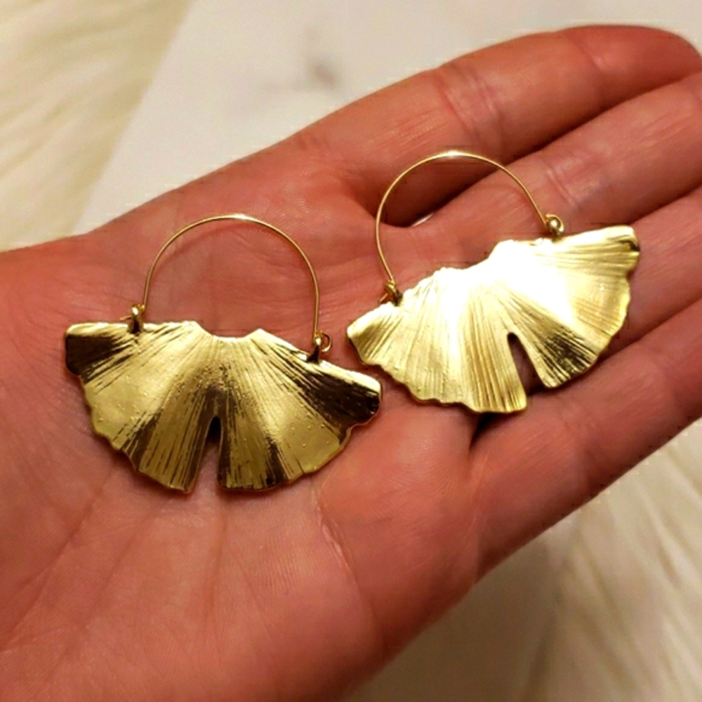 New Gynkgo Leaf 🍃 Gold Hoop Earrings - Picture 2 of 5